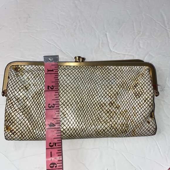 Hobo Lauren gold cream wallet - Picture 11 of 11